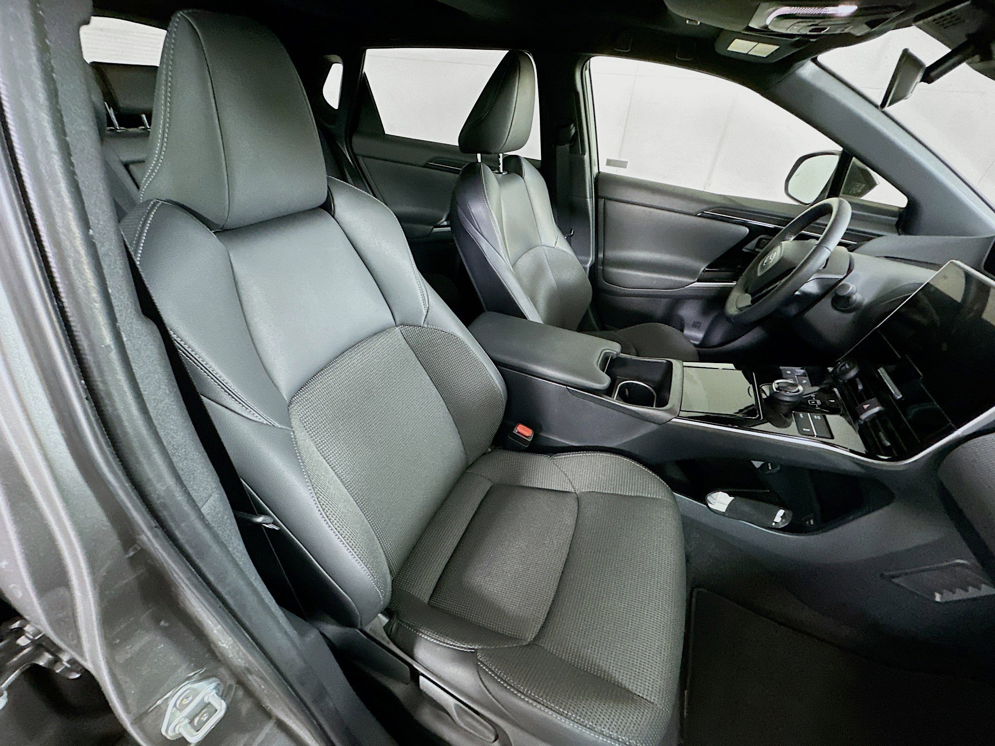 Used 2025 Toyota bZ4X FWD image 32