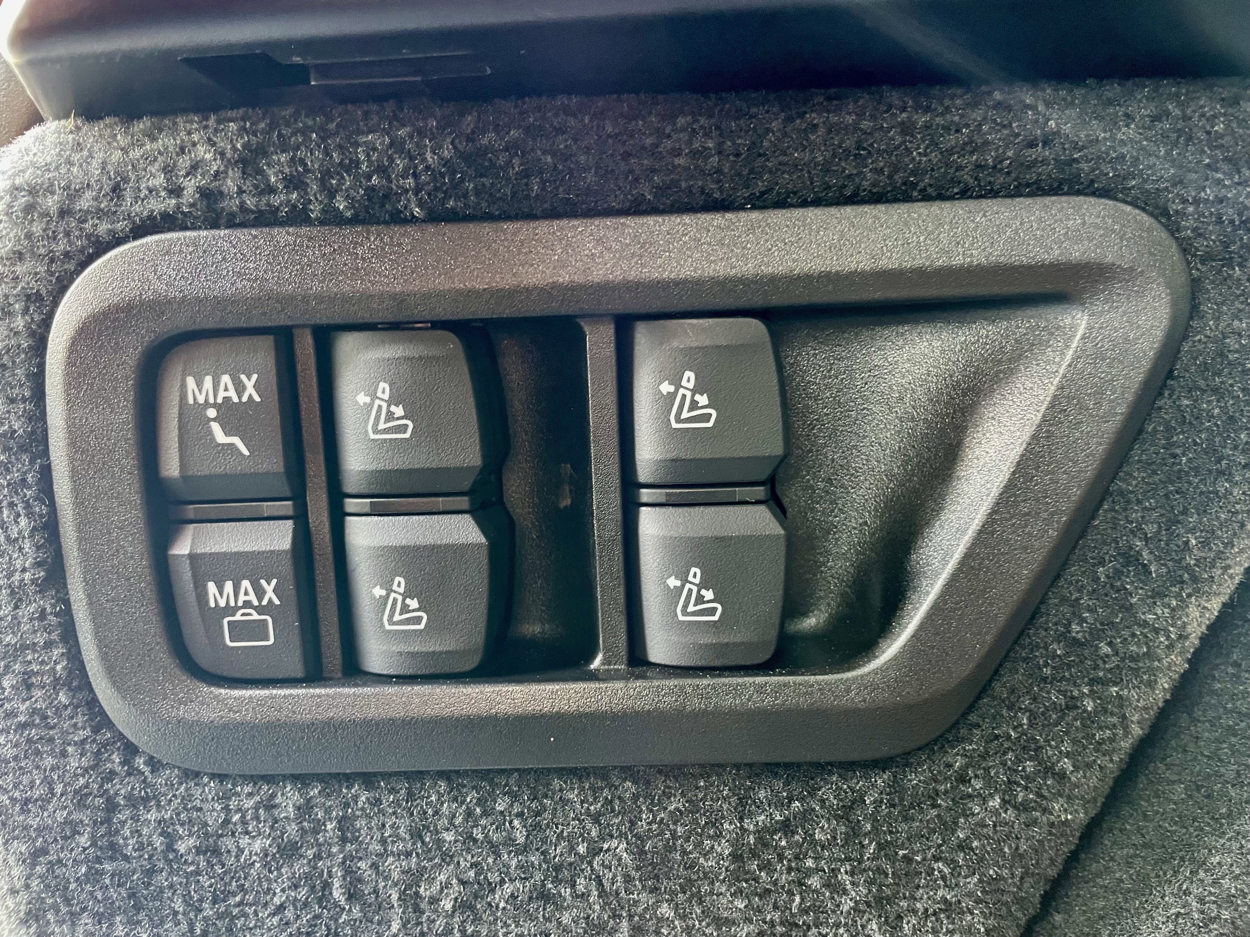 Used 2025 BMW ALPINA XB7 image 40