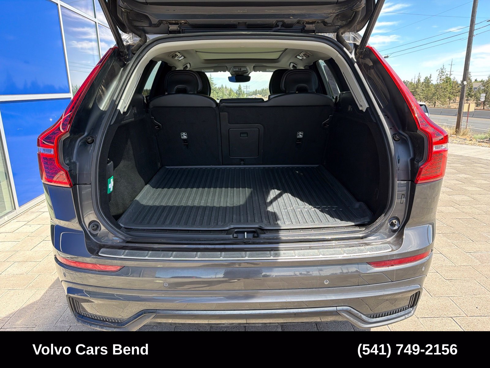 Used 2024 Volvo XC60 B5 Core w/ Protection Package Premier AWD/4WD image 9