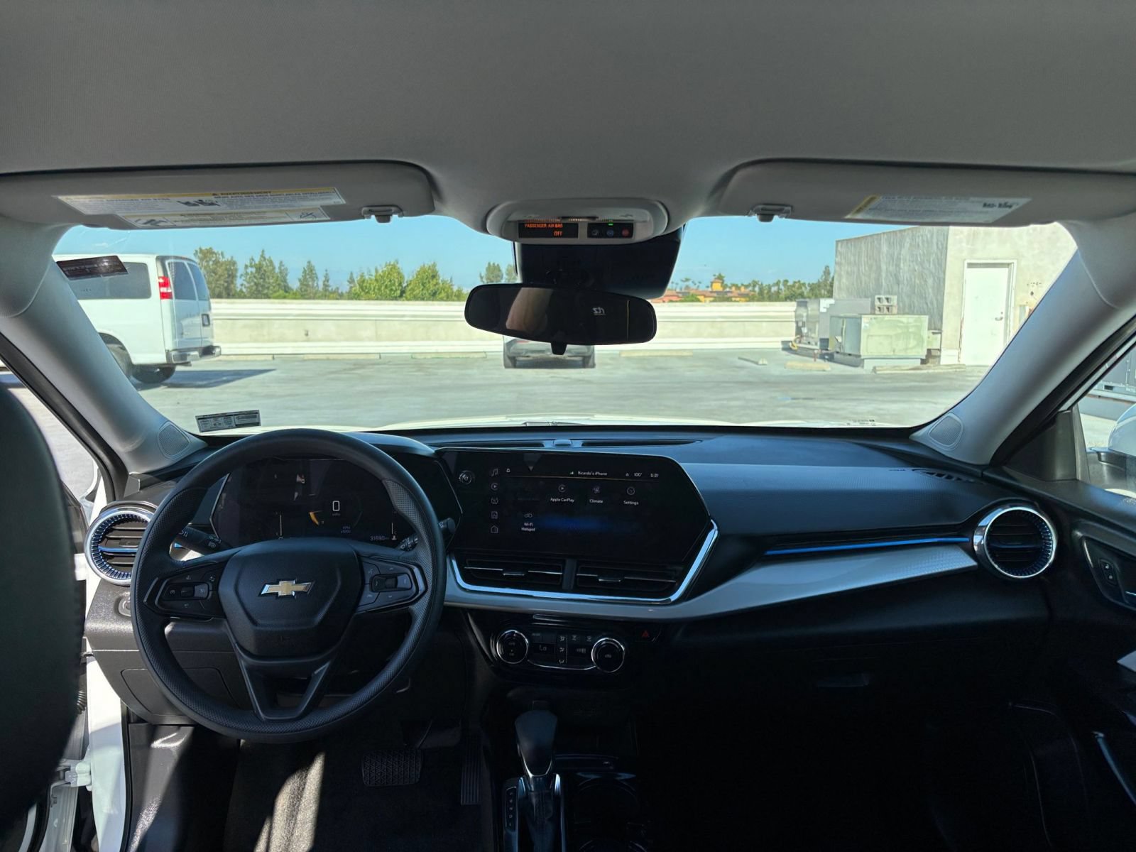 Used 2025 Chevrolet Trax LT FWD image 32