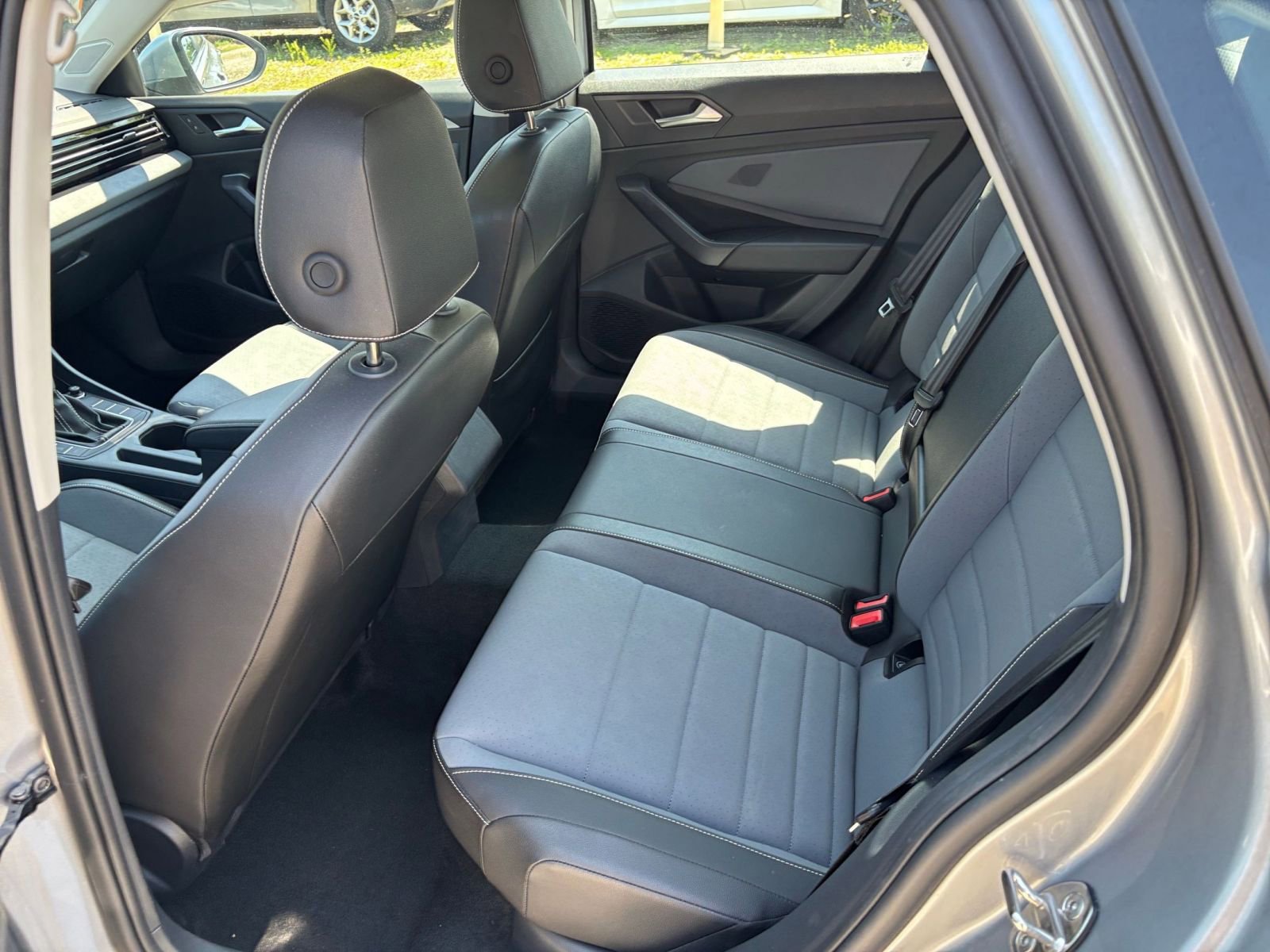 Used 2025 Volkswagen Jetta SE image 27