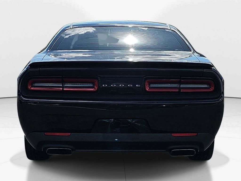 Used 2016 Dodge Challenger R/T image 6