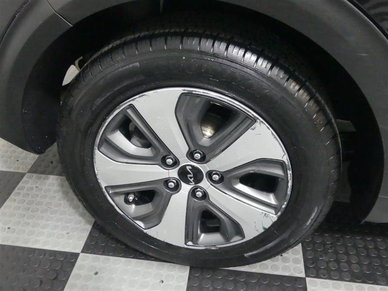 Used 2022 Kia Niro LX FWD image 16