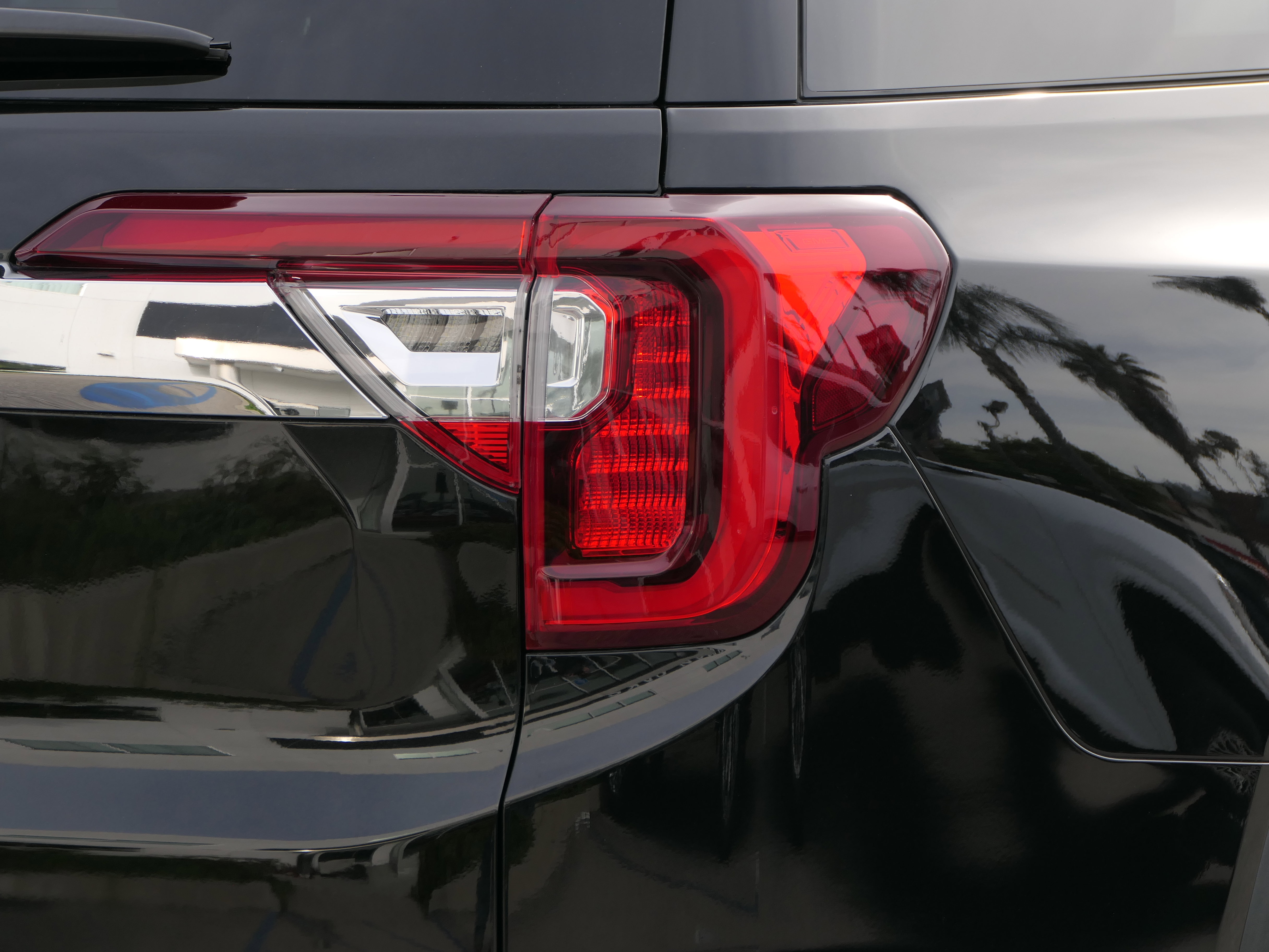 Used 2023 GMC Acadia SLE w/ Driver Convenience Package FWD image 6