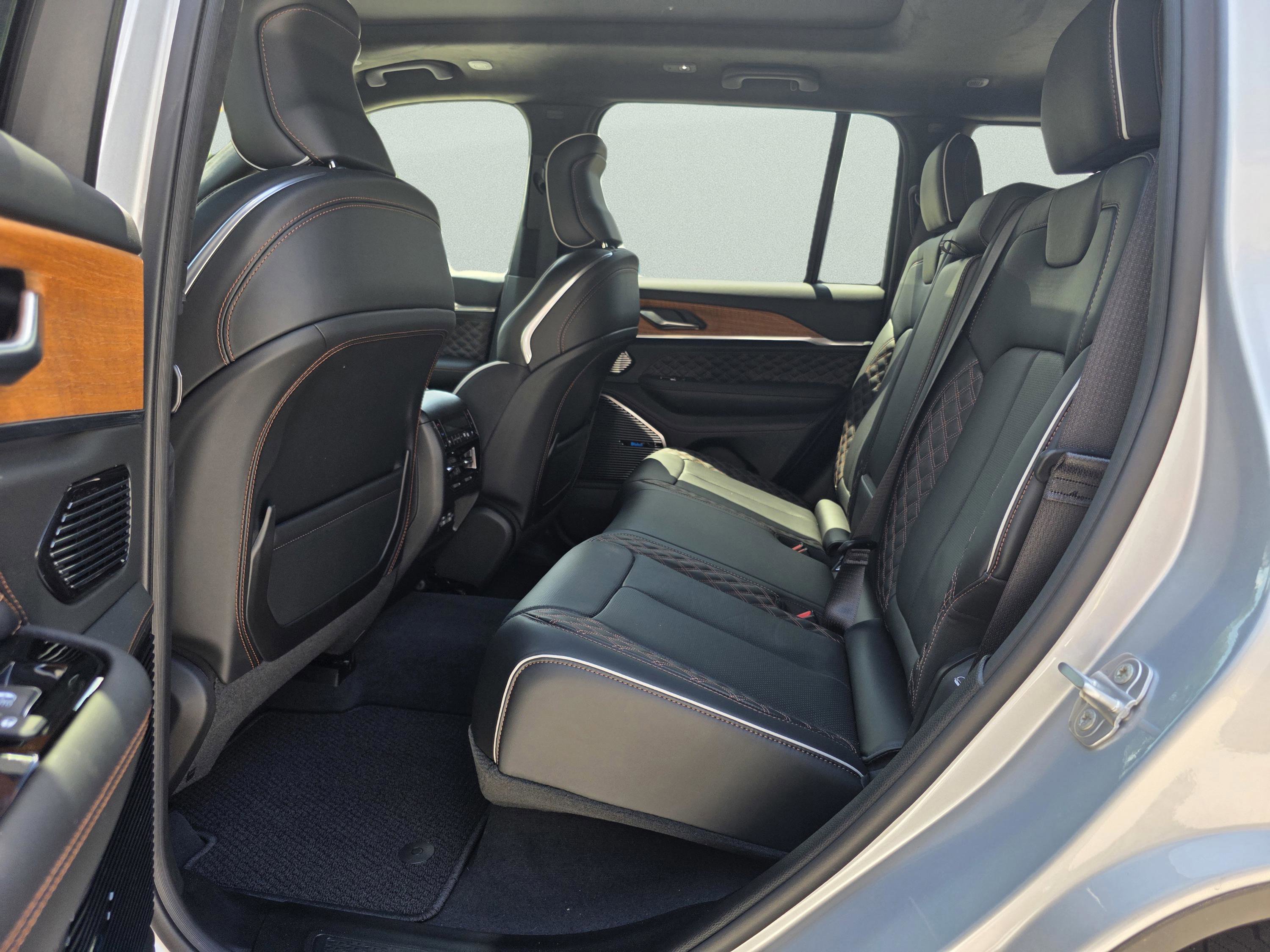 Used 2023 Jeep Grand Cherokee Summit image 11