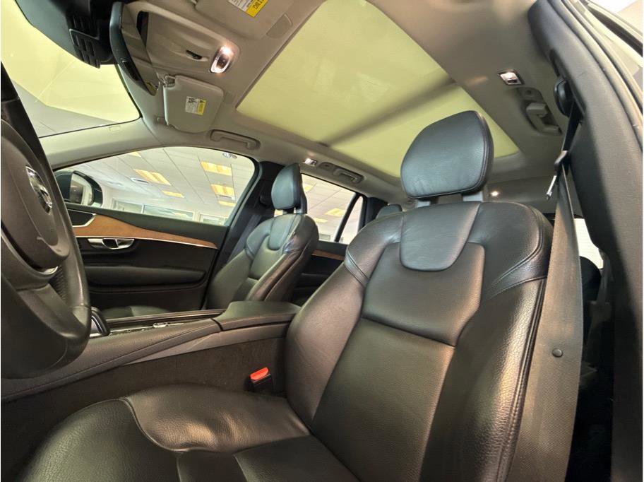 Used 2021 Volvo XC90 T8 Inscription Expression w/ Protection Package Premier AWD/4WD image 14
