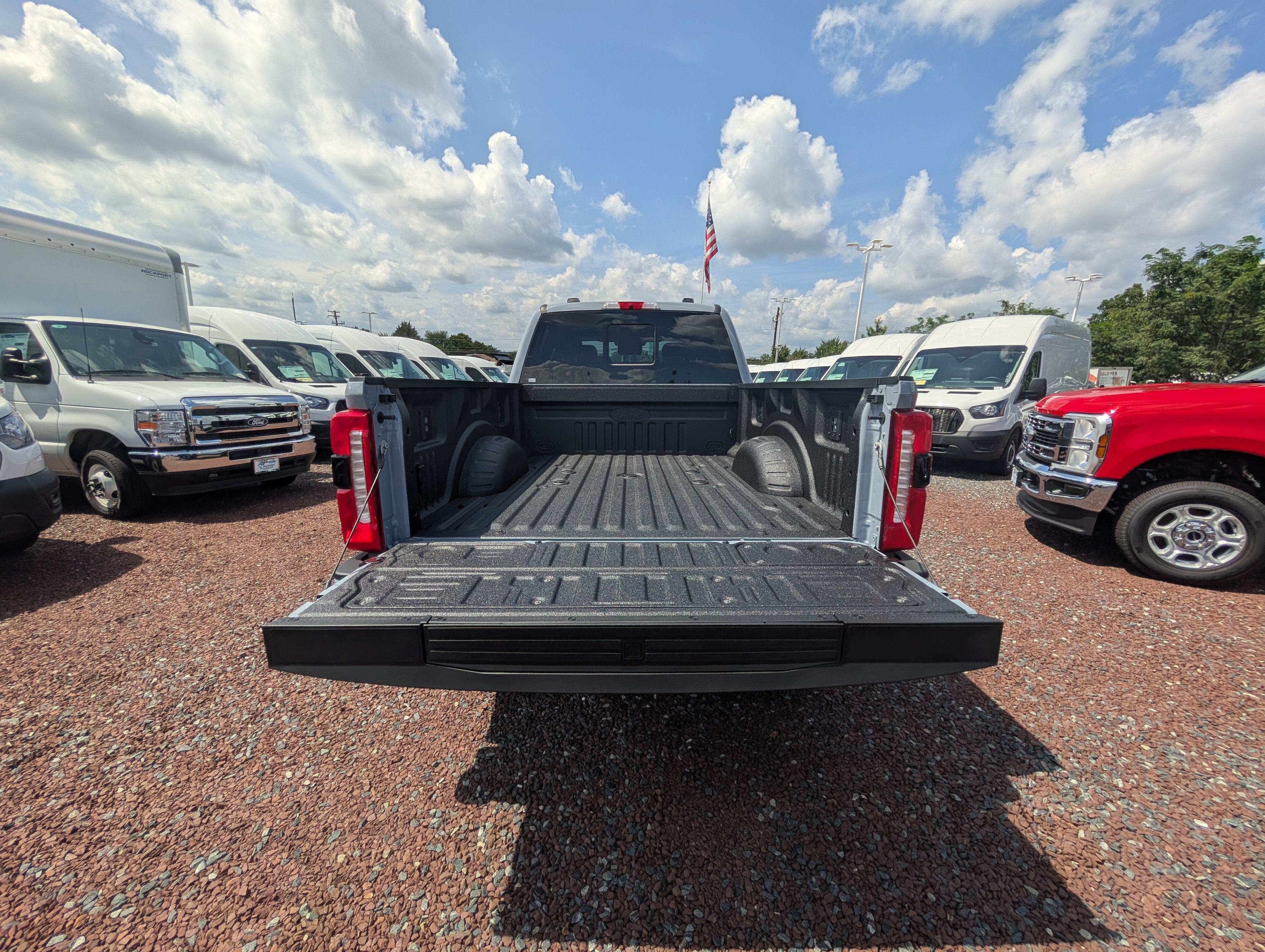 New 2026 Ford F250 Lariat w/ Black Appearance Package AWD/4WD image 8