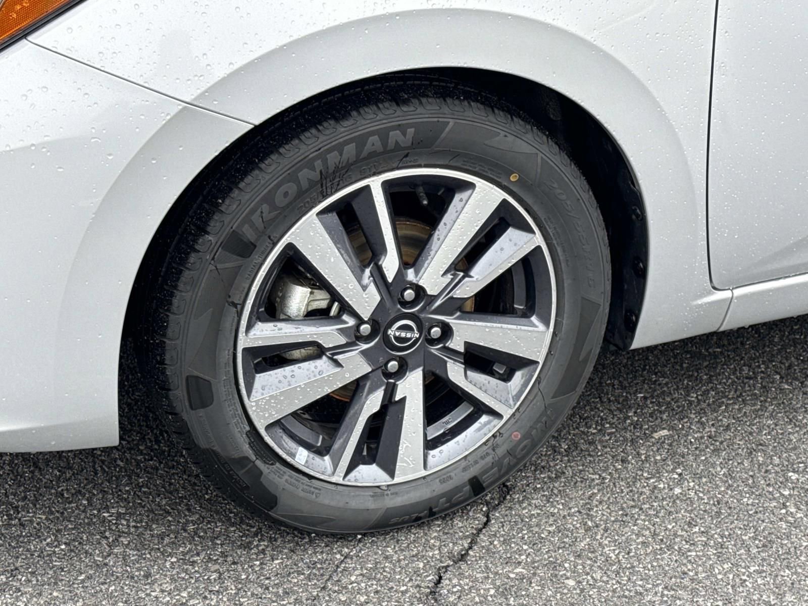 Used 2023 Nissan Versa SV image 7