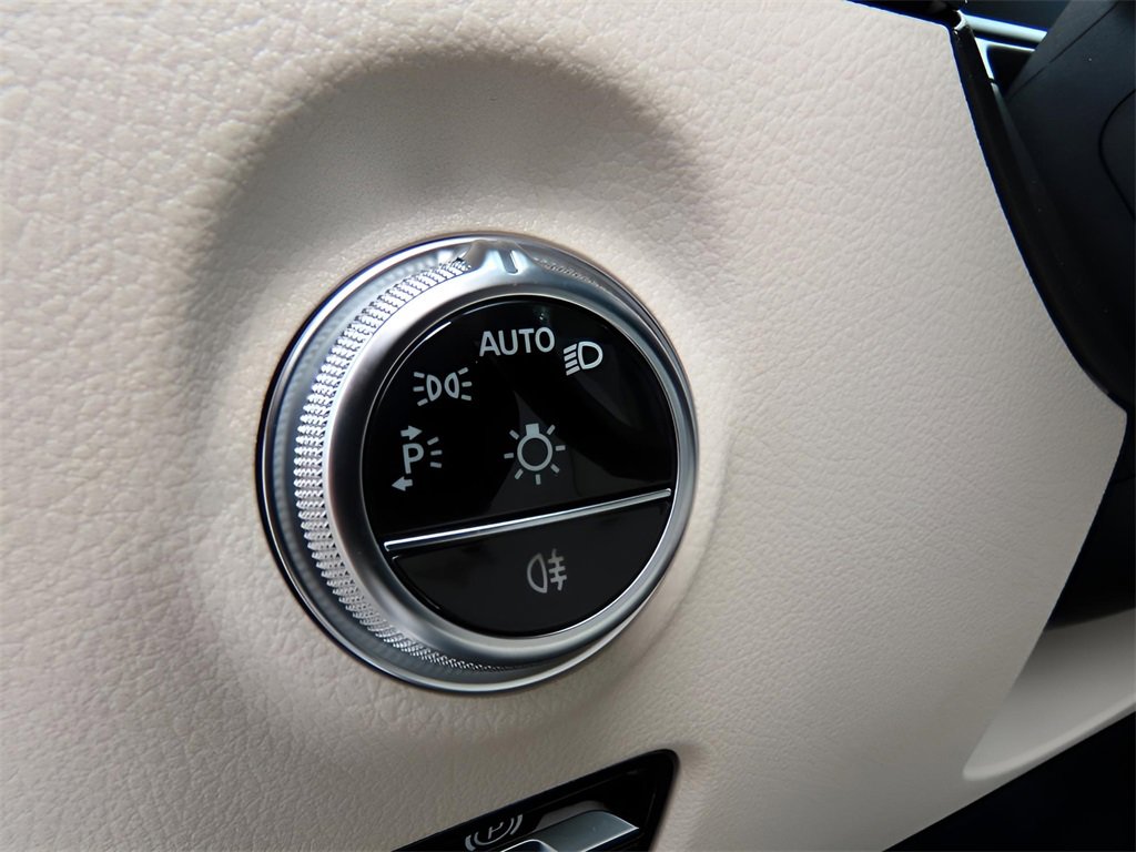 Used 2025 Mercedes-Benz C 300 4MATIC Sedan image 45