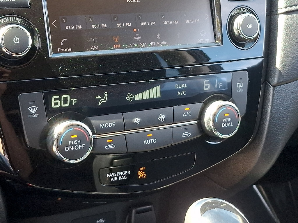 Used 2020 Nissan Rogue SV FWD image 15