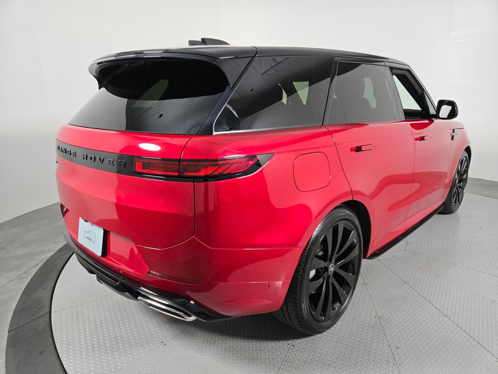 Used 2025 Land Rover Range Rover Sport Dynamic SE AWD/4WD image 2