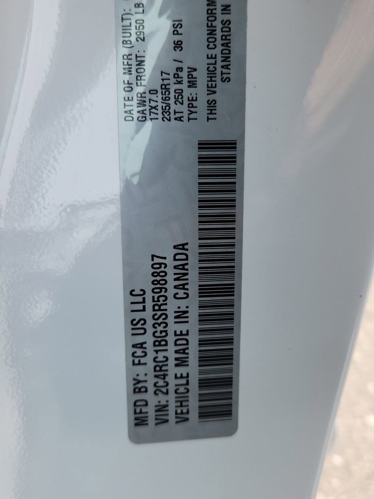 Used 2025 Chrysler Pacifica Select image 18