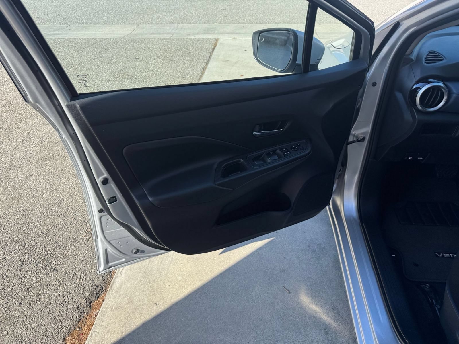 Used 2025 Nissan Versa SV FWD image 18