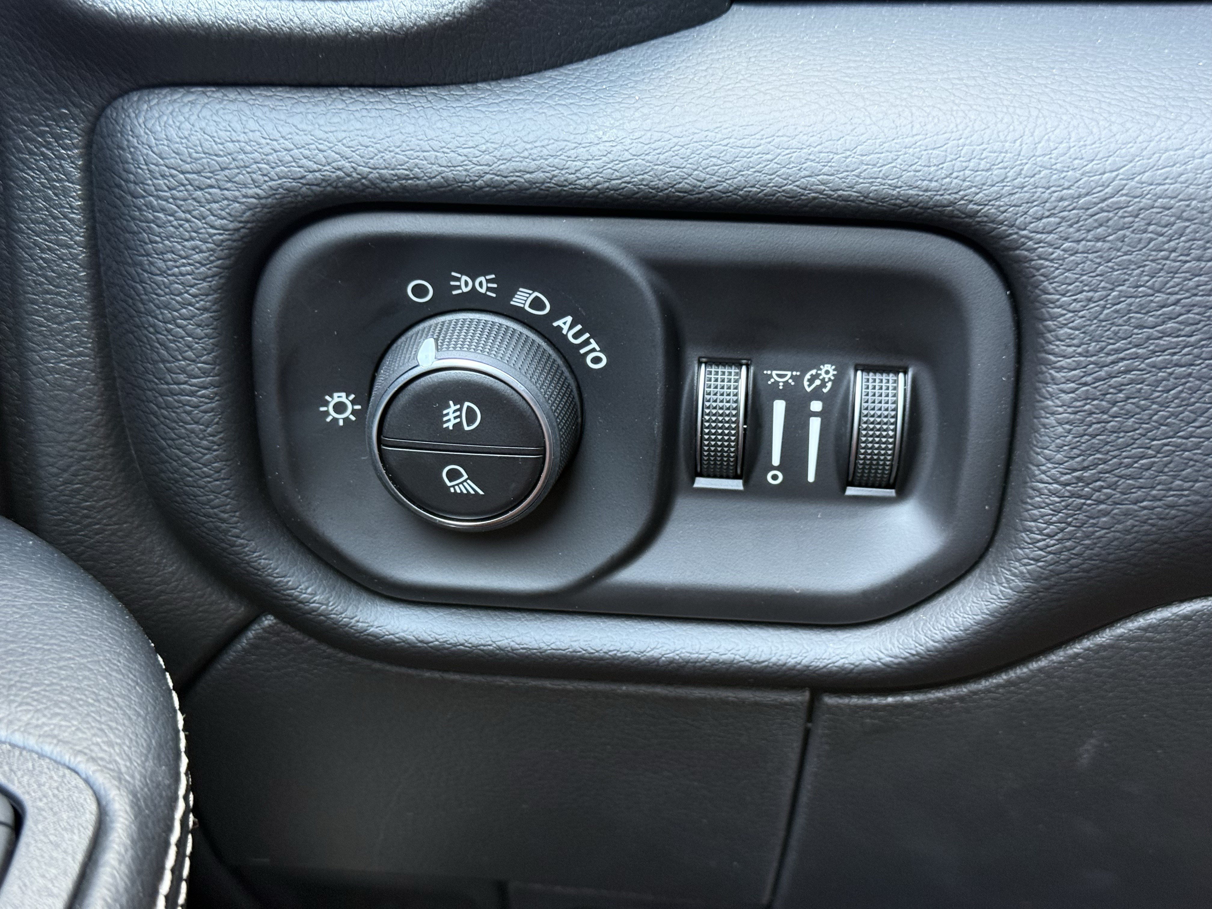 New 2027 RAM 3500 Laramie AWD/4WD image 29