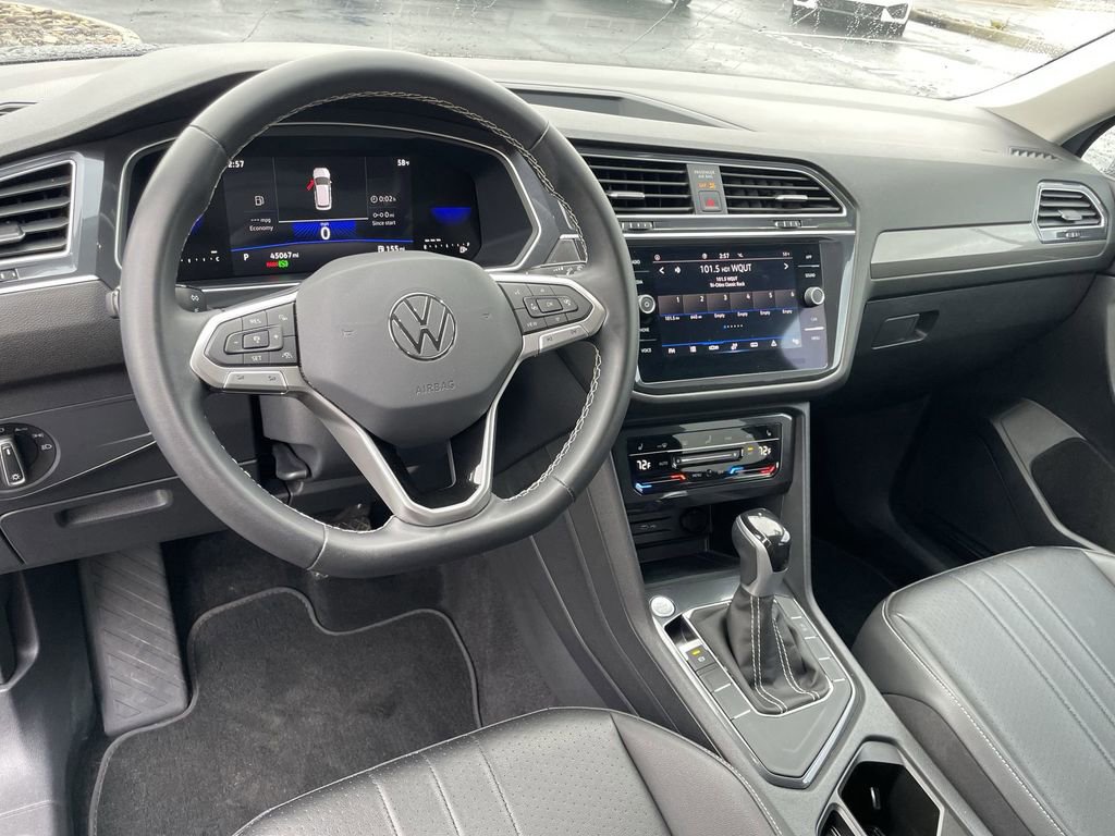 Certified 2023 Volkswagen Tiguan SE image 9