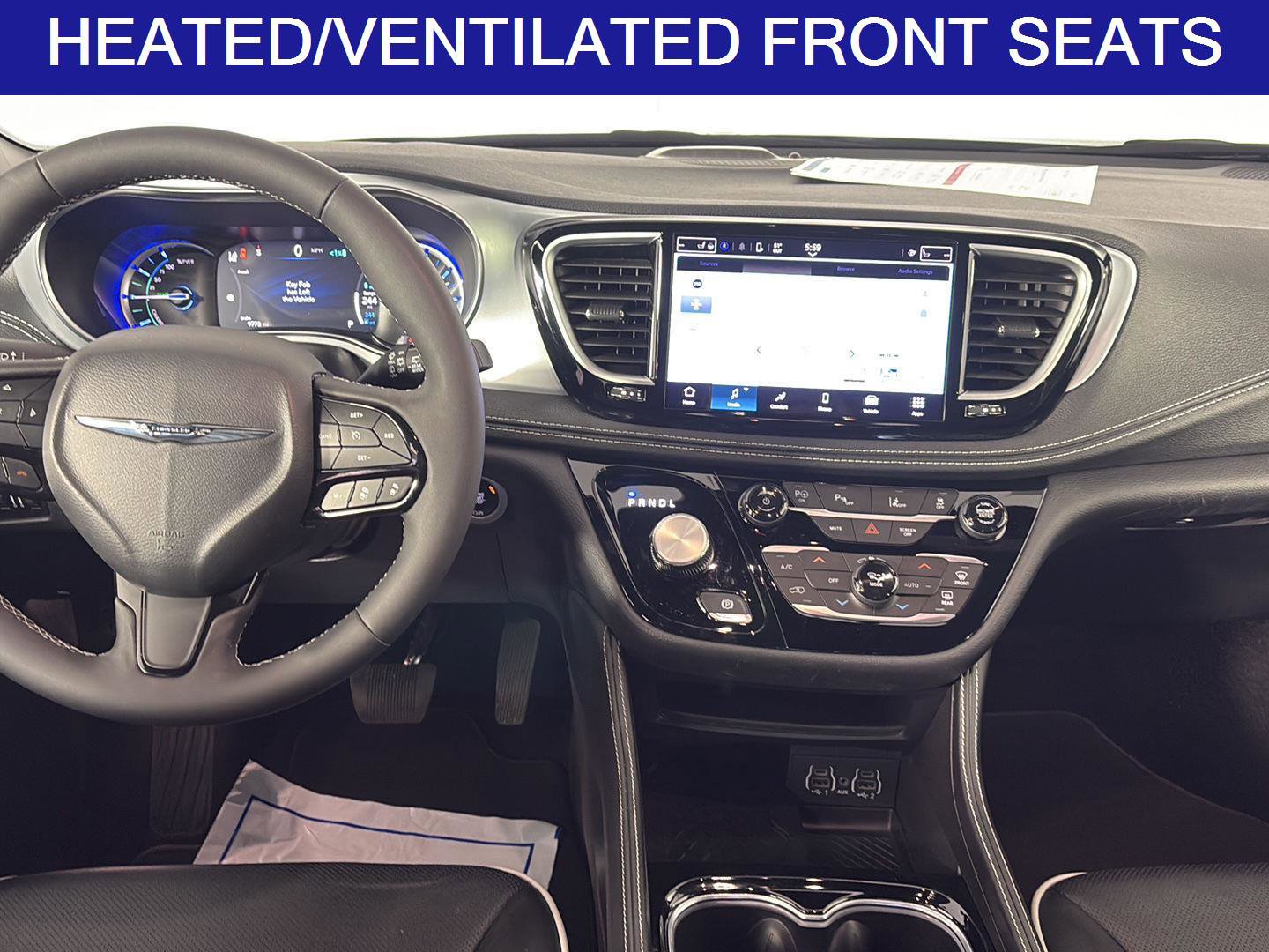 Used 2025 Chrysler Pacifica Premium image 18