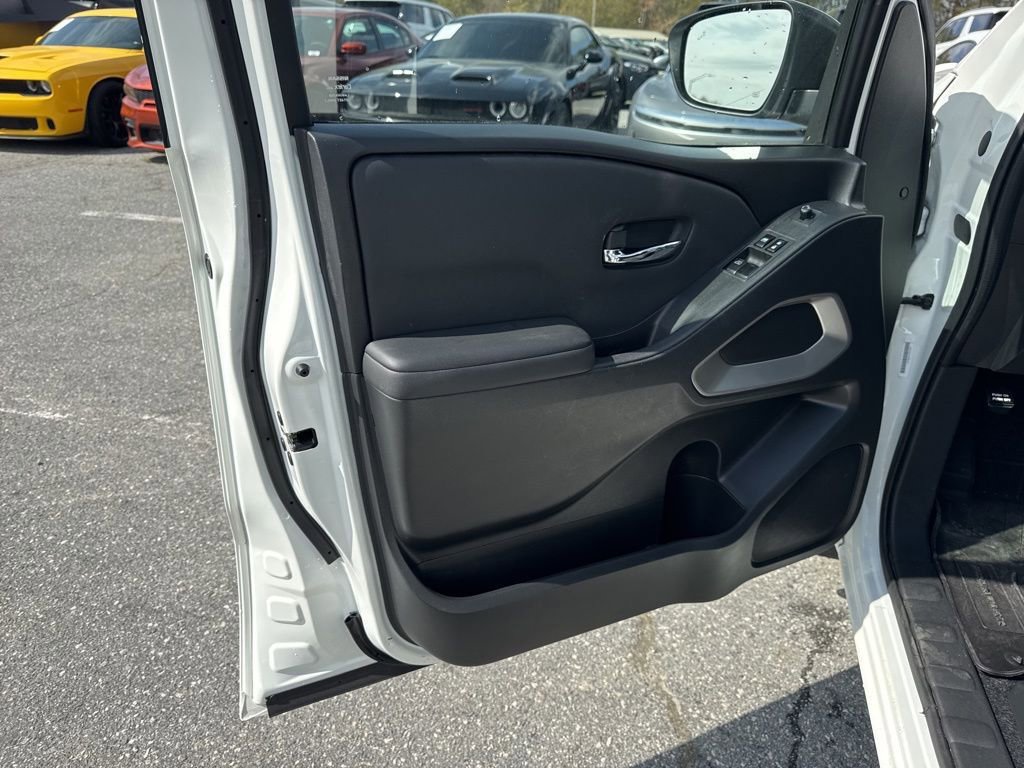Used 2024 Nissan Frontier SV w/ SV Convenience Package RWD image 23