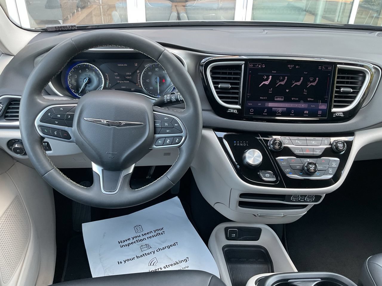 Used 2024 Chrysler Pacifica Touring-L FWD image 17