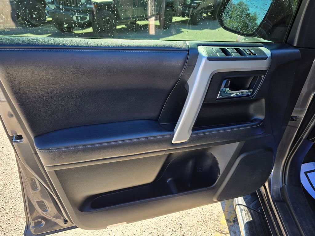 Used 2019 Toyota 4Runner SR5 Premium image 14