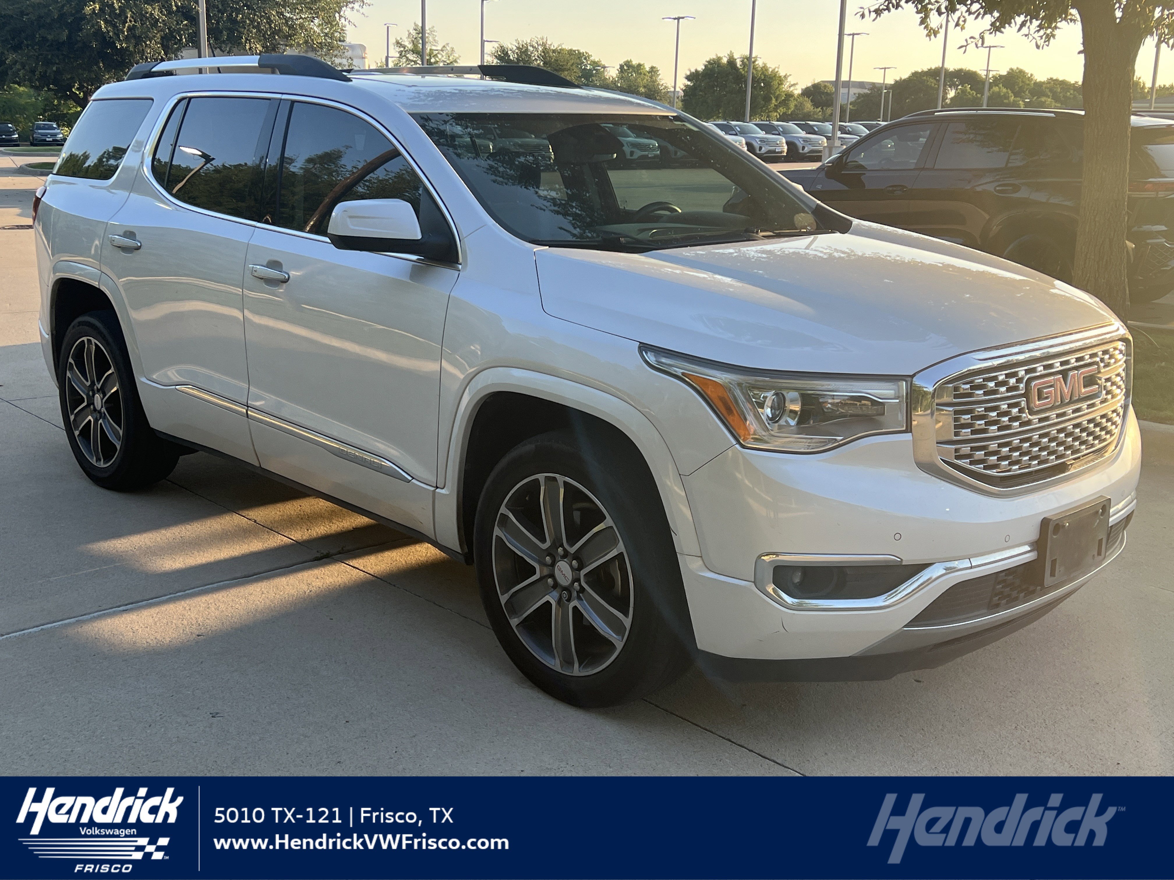 Used 2017 GMC Acadia Denali w/ Technology Package FWD image 1