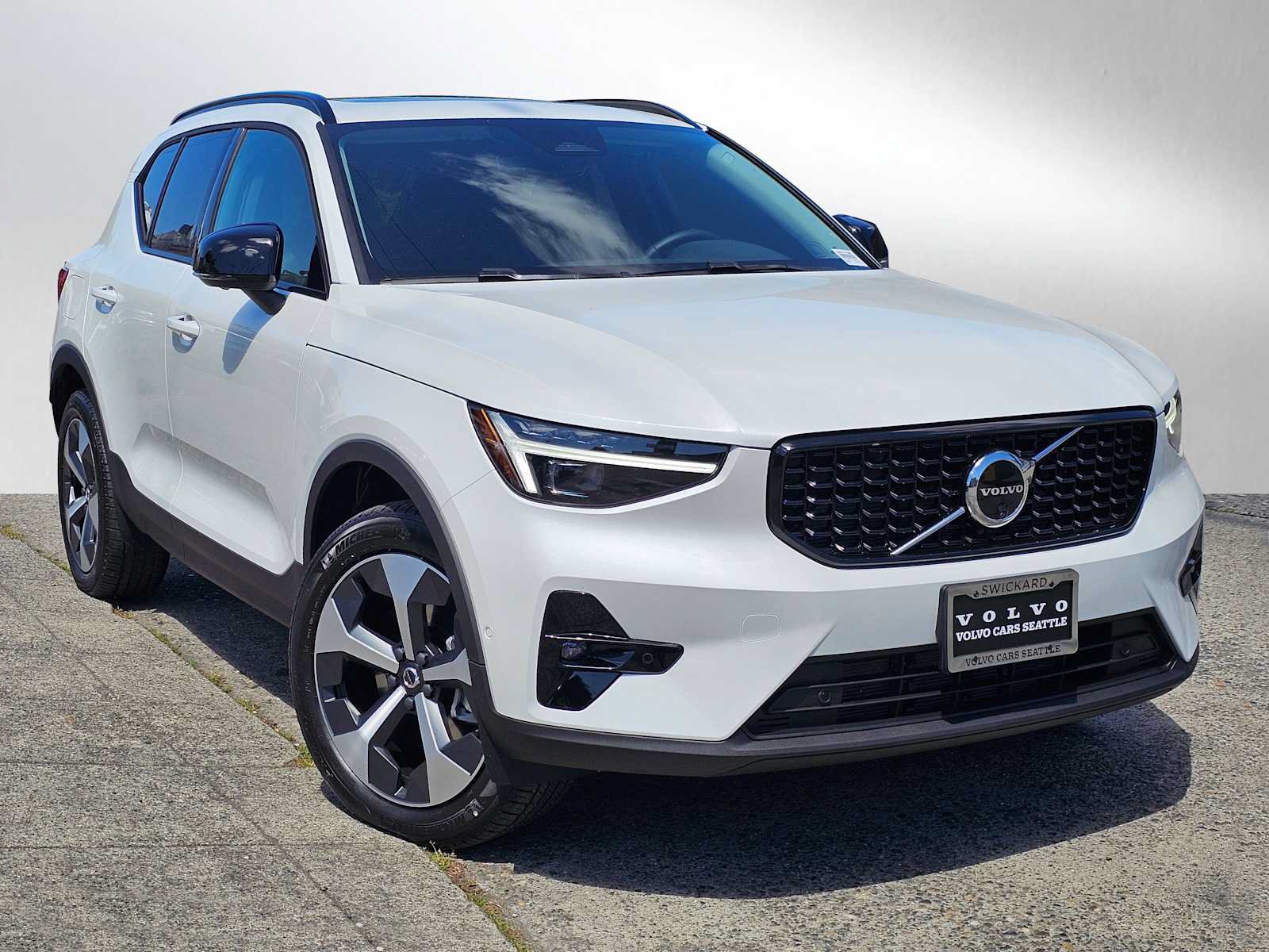 New 2026 Volvo XC40 B5 Plus w/ Climate Package