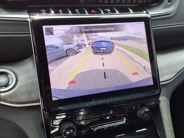 Used 2023 Jeep Grand Cherokee Limited w/ Black Appearance Package image 21