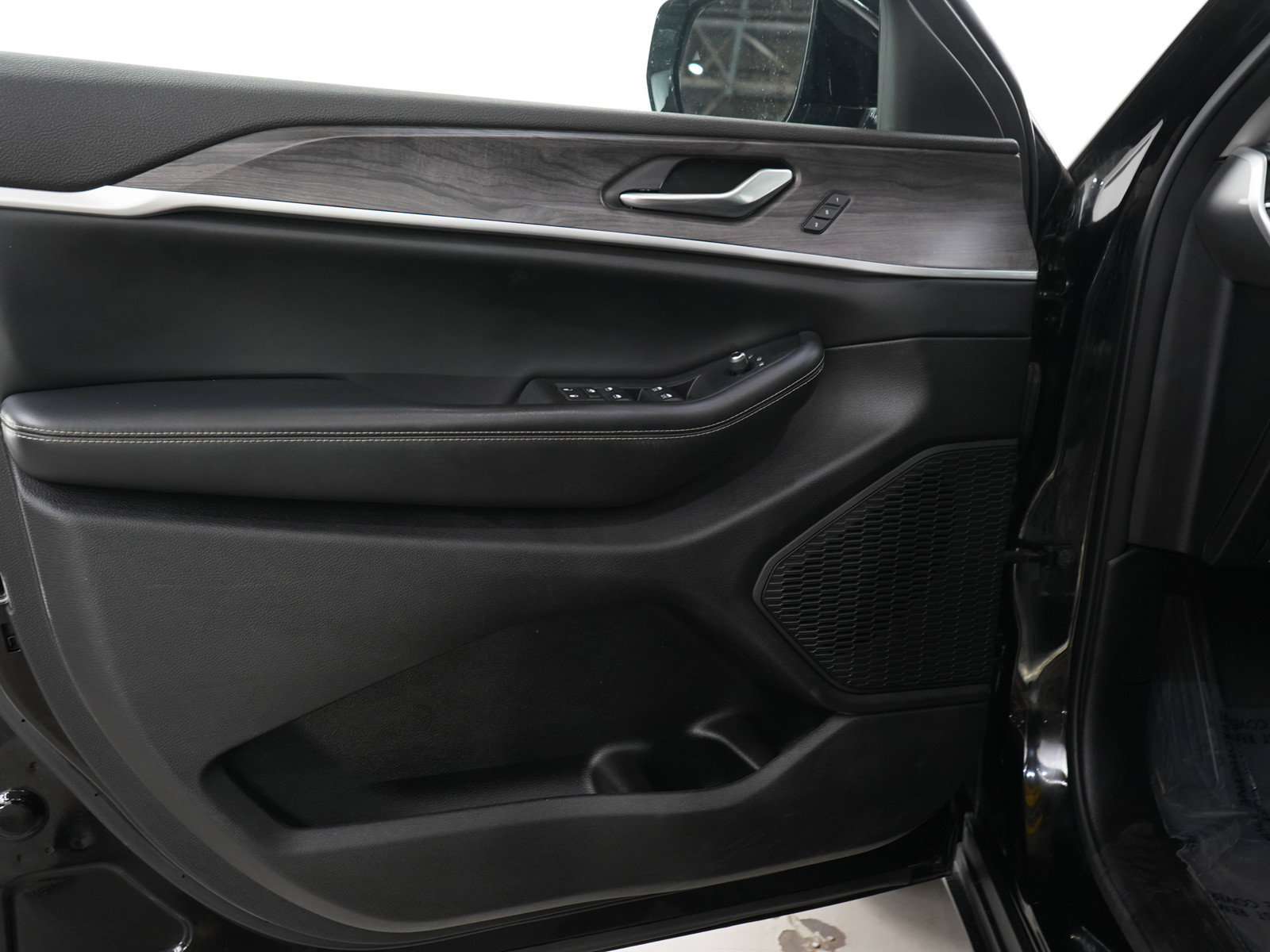 Used 2023 Jeep Grand Cherokee Limited AWD/4WD image 20