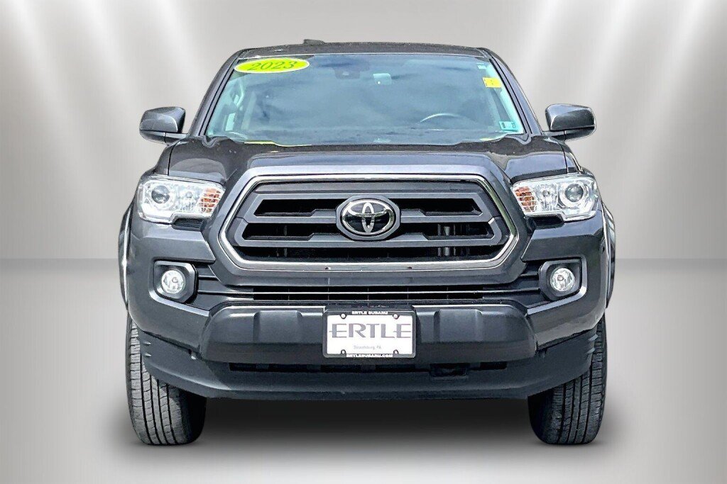 Used 2023 Toyota Tacoma SR5 AWD/4WD image 2