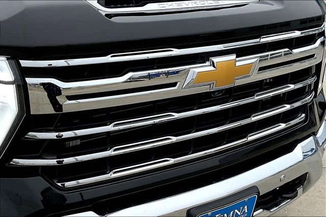 Used 2024 Chevrolet Silverado 2500 LTZ w/ LTZ Premium Package AWD/4WD image 33