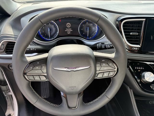 Used 2025 Chrysler Pacifica Limited FWD image 9