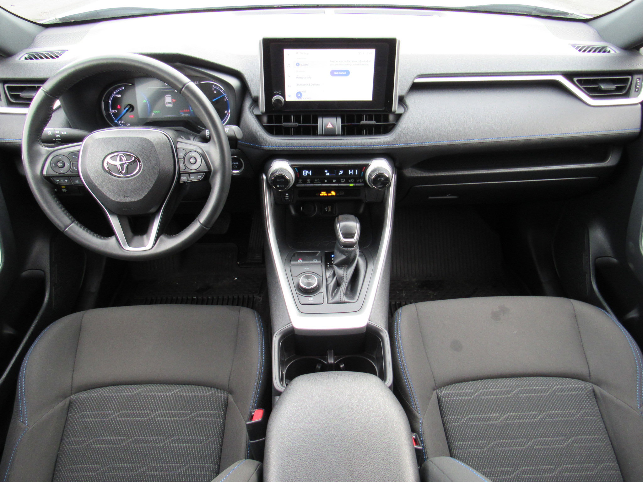 Used 2024 Toyota RAV4 SE image 31