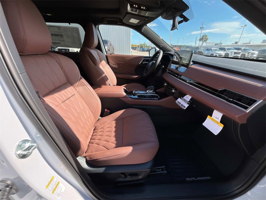 New 2025 Mitsubishi Outlander SEL image 17