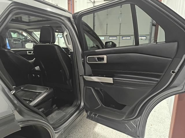 Used 2021 Ford Explorer XLT w/ Equipment Group 202A AWD/4WD image 23