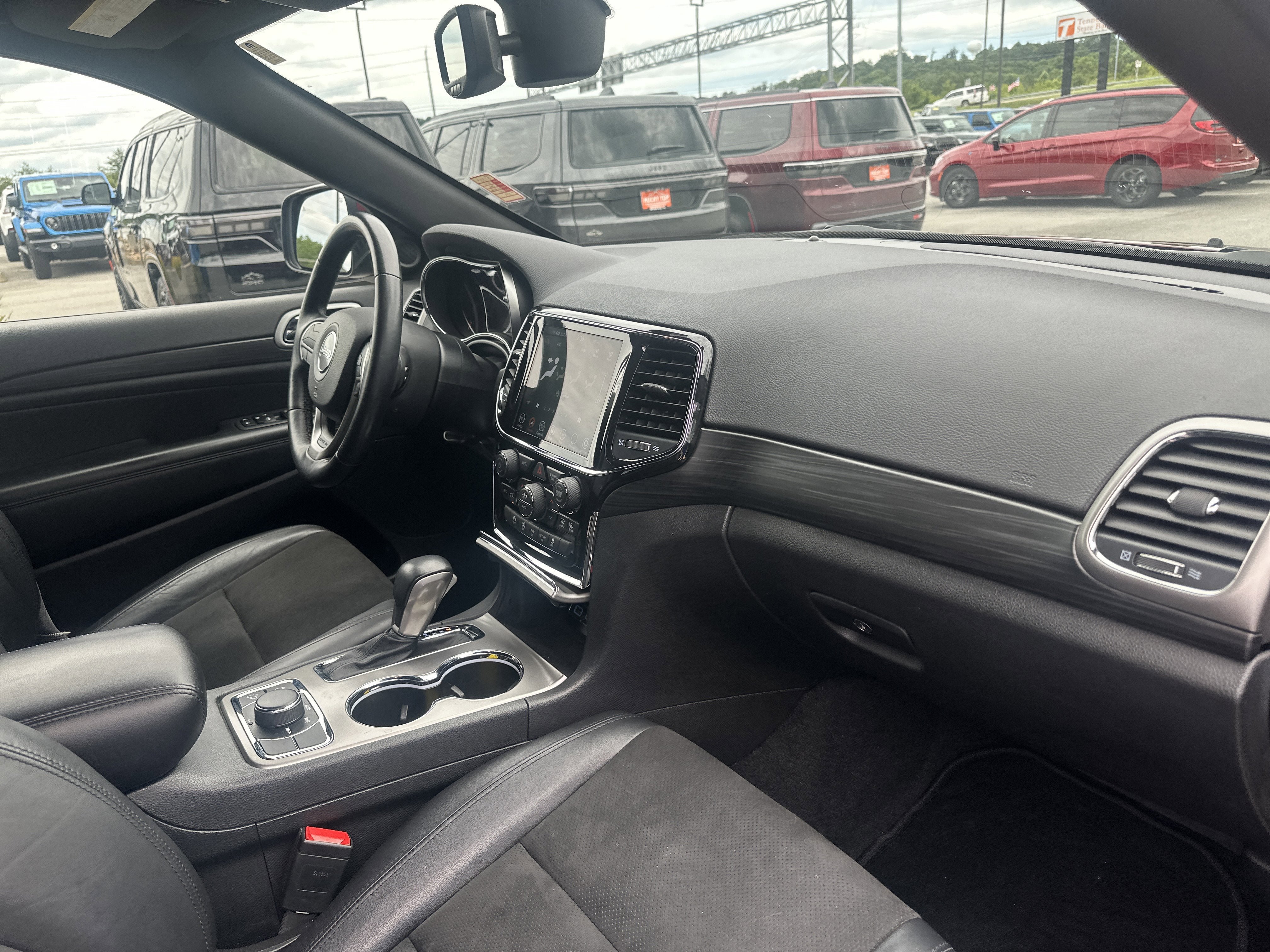 Used 2022 Jeep Grand Cherokee Laredo X AWD/4WD image 31