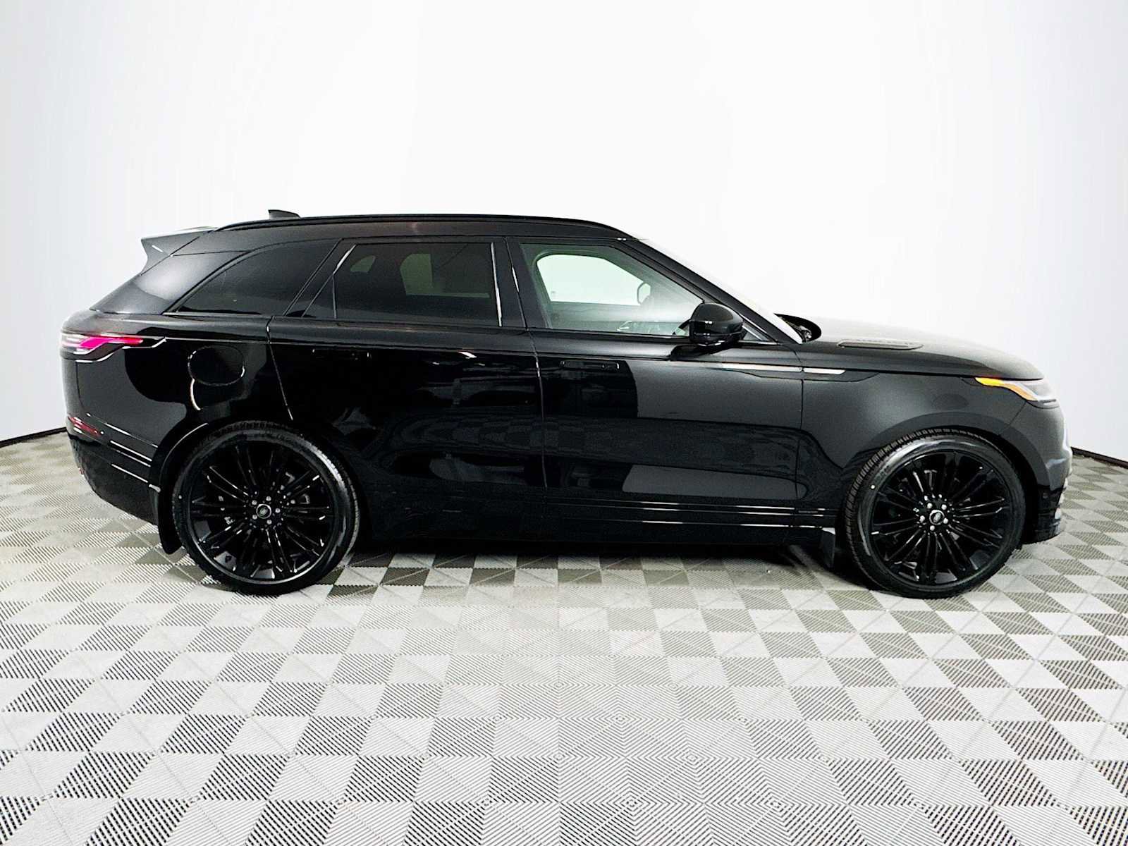 New 2026 Land Rover Range Rover Velar Autobiography image 4