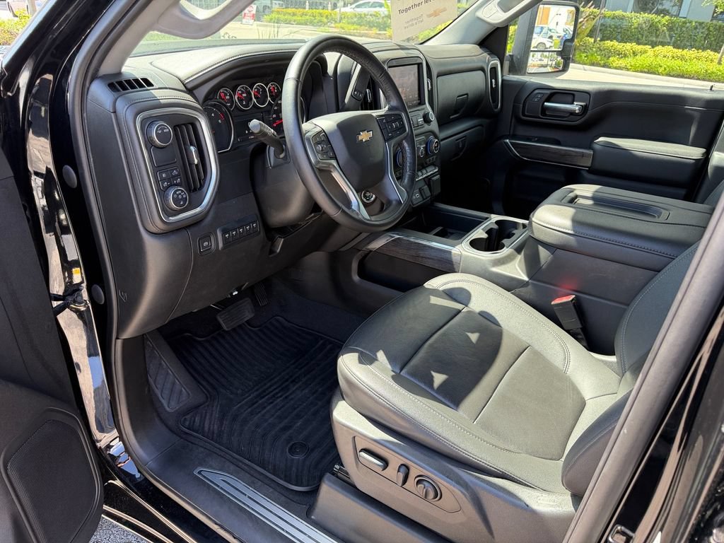 Used 2022 Chevrolet Silverado 2500 LTZ w/ LTZ Convenience Package RWD image 11