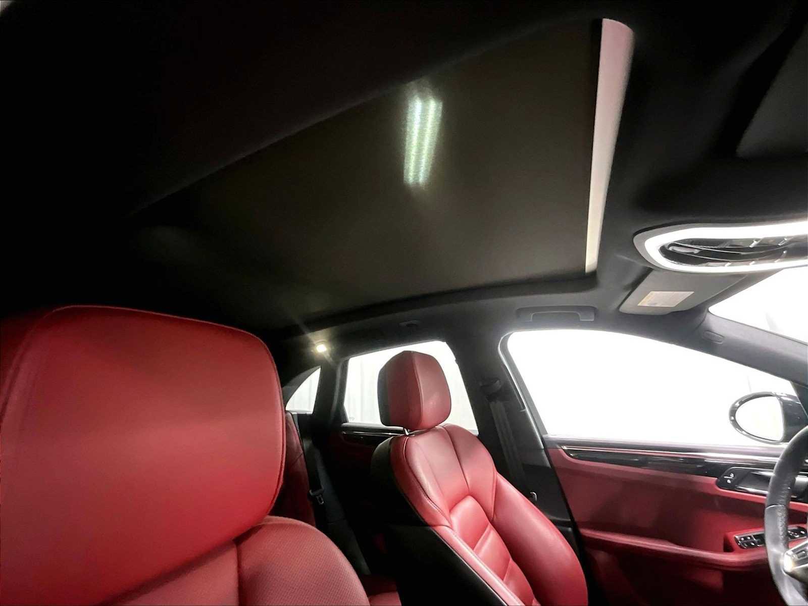 Used 2025 Porsche Macan image 26