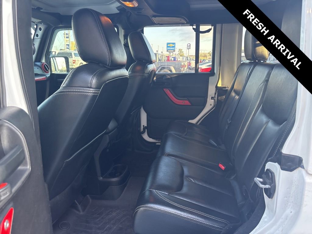 Used 2015 Jeep Wrangler Unlimited Sahara w/ Connectivity Group image 10
