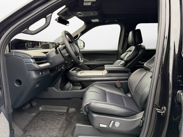 Used 2025 Lincoln Navigator Reserve w/ Jet Appearance Package image 9