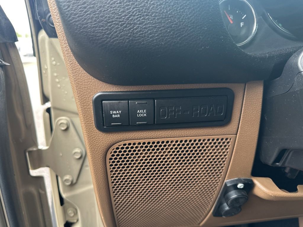 Used 2017 Jeep Wrangler Unlimited Rubicon w/ Connectivity Group AWD/4WD image 18