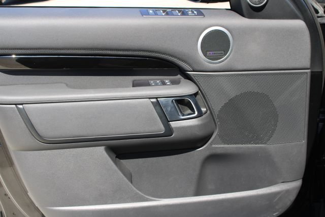 Used 2024 Land Rover Discovery S AWD/4WD image 9