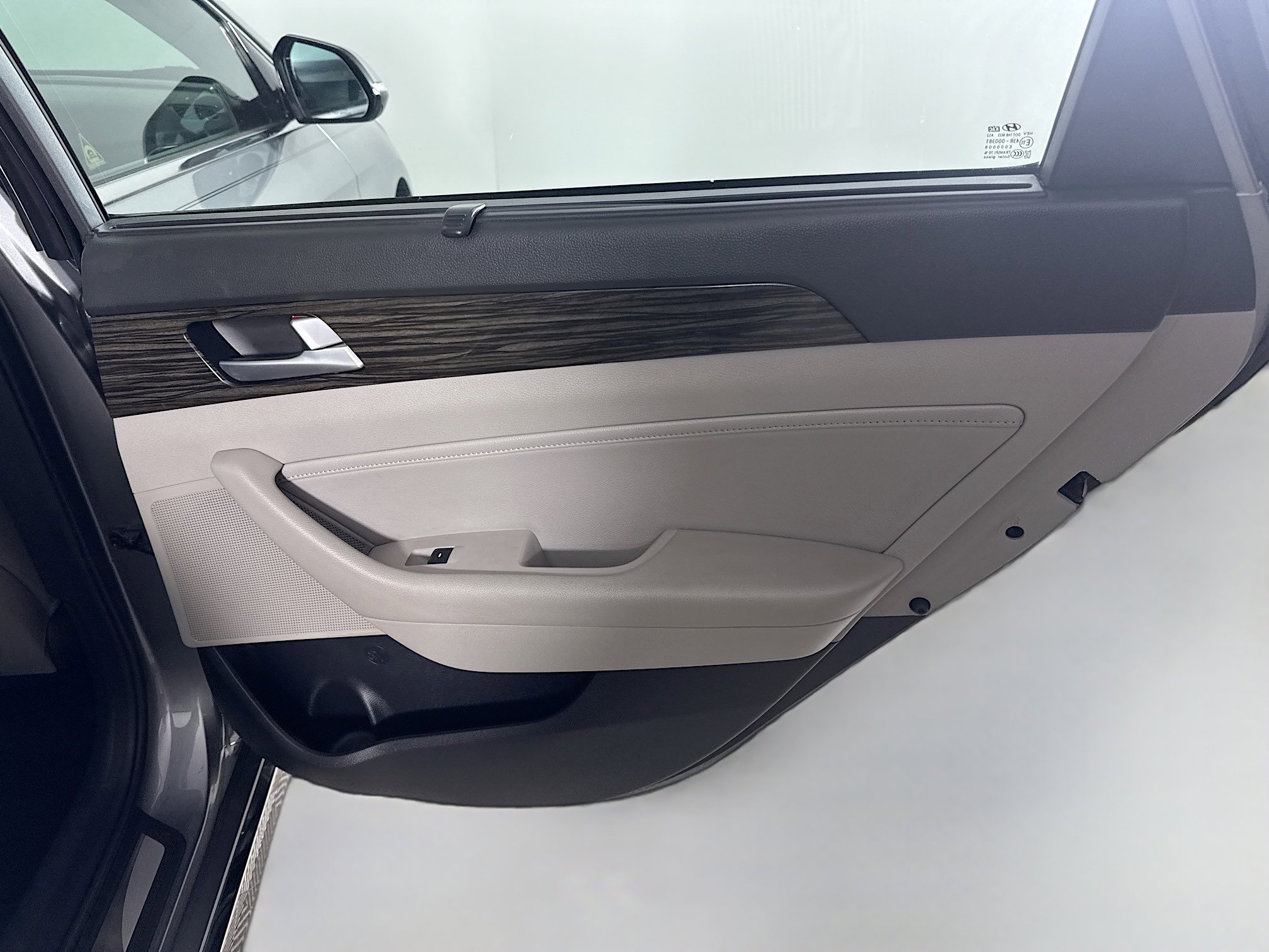 Used 2017 Hyundai Sonata Limited w/ Ultimate Package 02 image 28