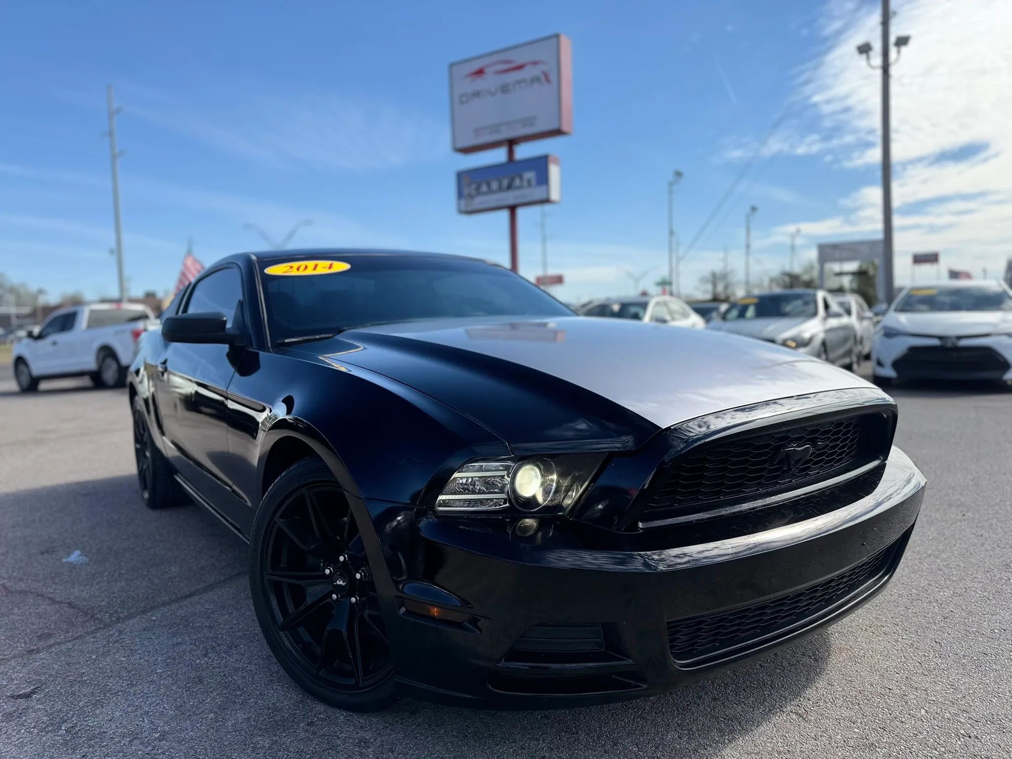 Used 2014 Ford Mustang Coupe RWD image 2