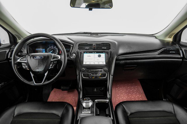 Used 2018 Ford Fusion SE w/ Equipment Group 201A FWD image 10