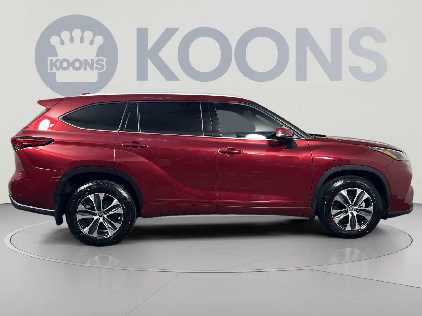Used 2022 Toyota Highlander XLE AWD/4WD image 8
