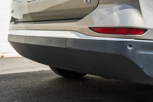 Used 2018 Chevrolet Equinox LT w/ Sun & Infotainment Package image 9