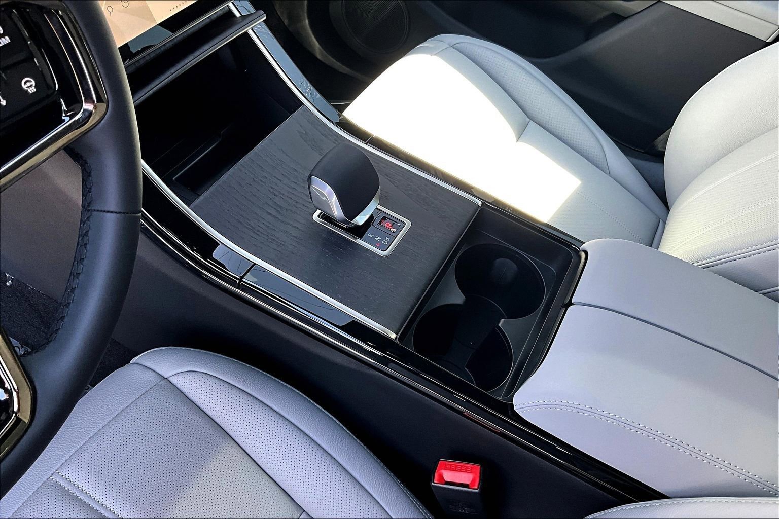 New 2026 Land Rover Range Rover Evoque S image 8