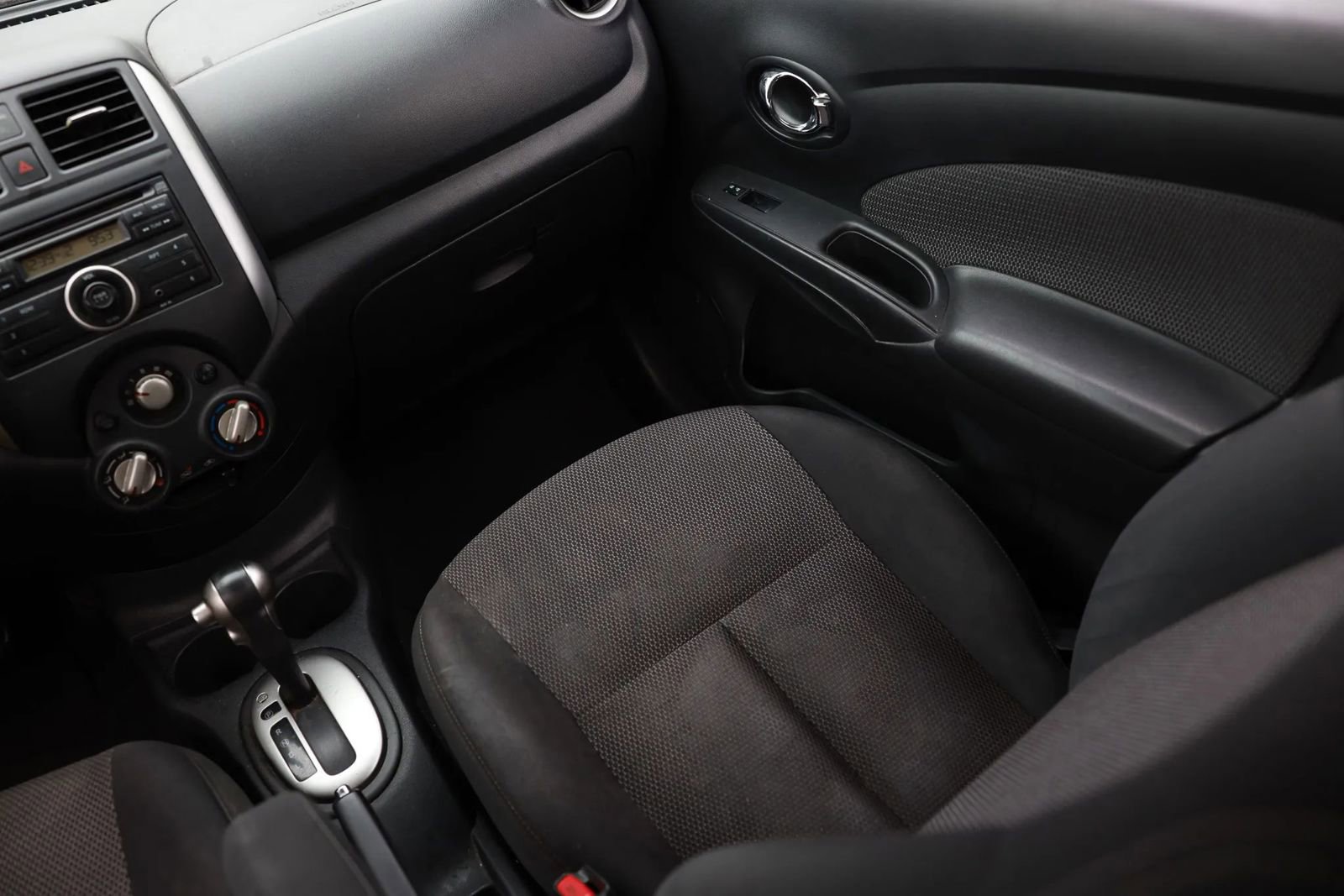 Used 2014 Nissan Versa SV image 22