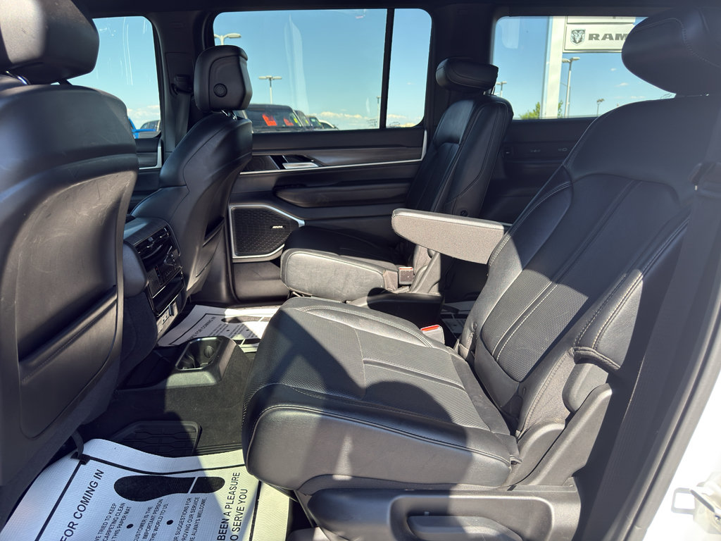 Certified 2024 Jeep Wagoneer Series III AWD/4WD image 10