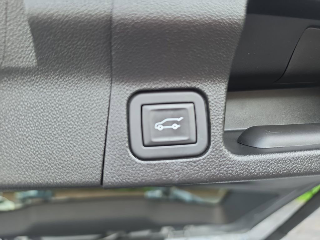 Certified 2023 GMC Acadia SLE w/ Driver Convenience Package AWD/4WD image 17
